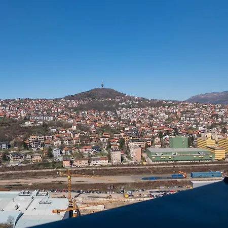 Luxury Tower-free Garage Apartment