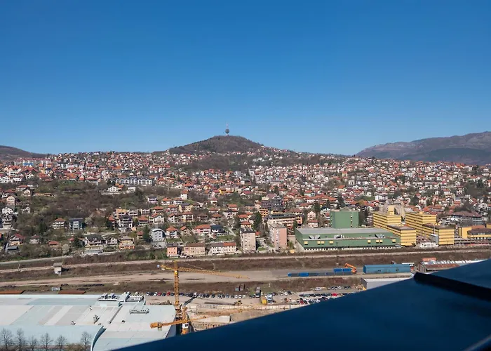 Luxury Tower-free Garage Apartment