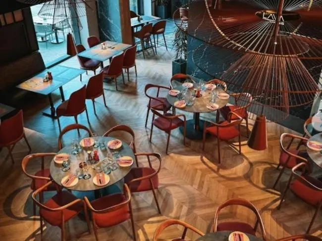 Luxury Tower-free Garage Apartment